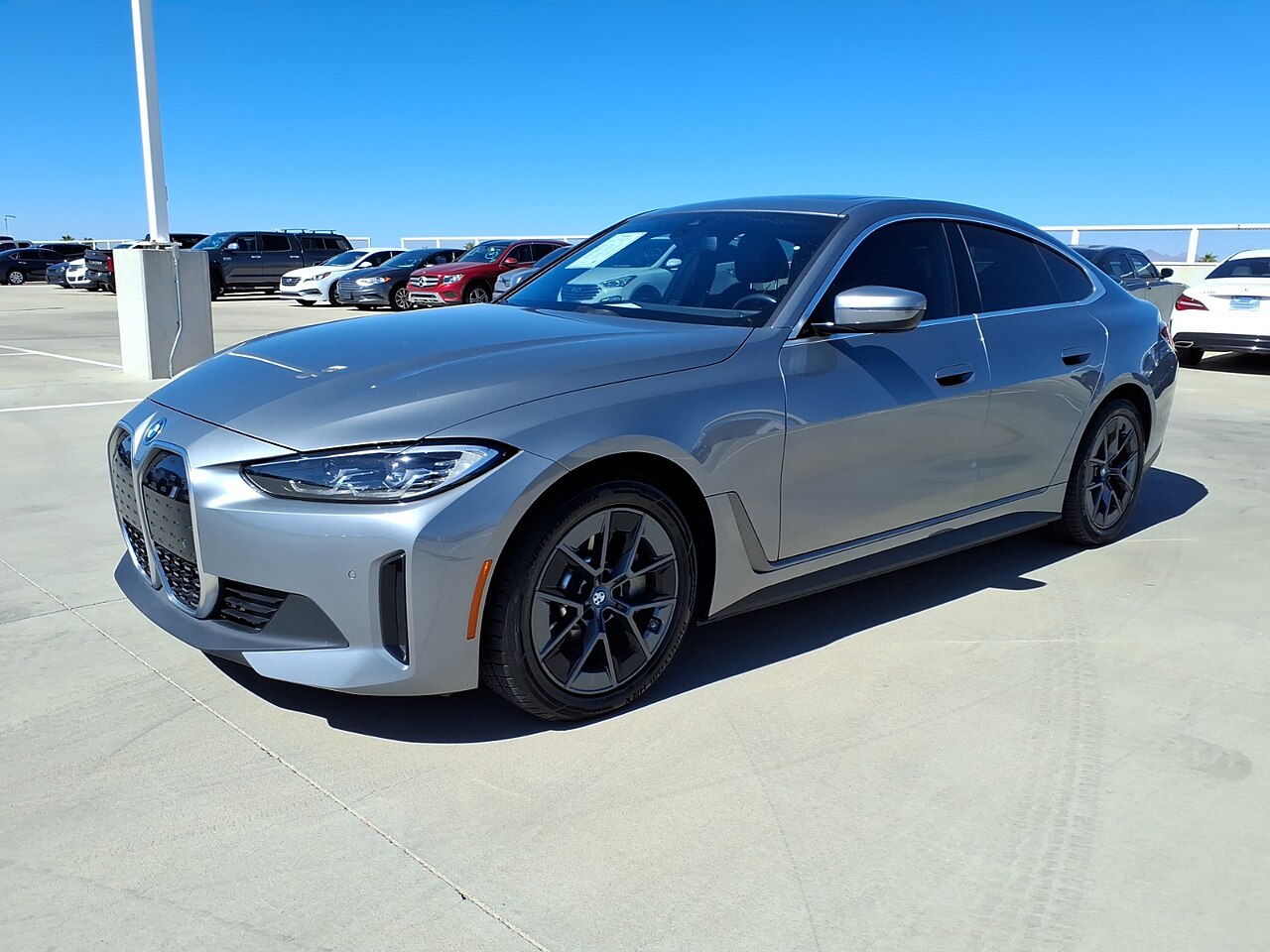BMW i4 — photograph 1