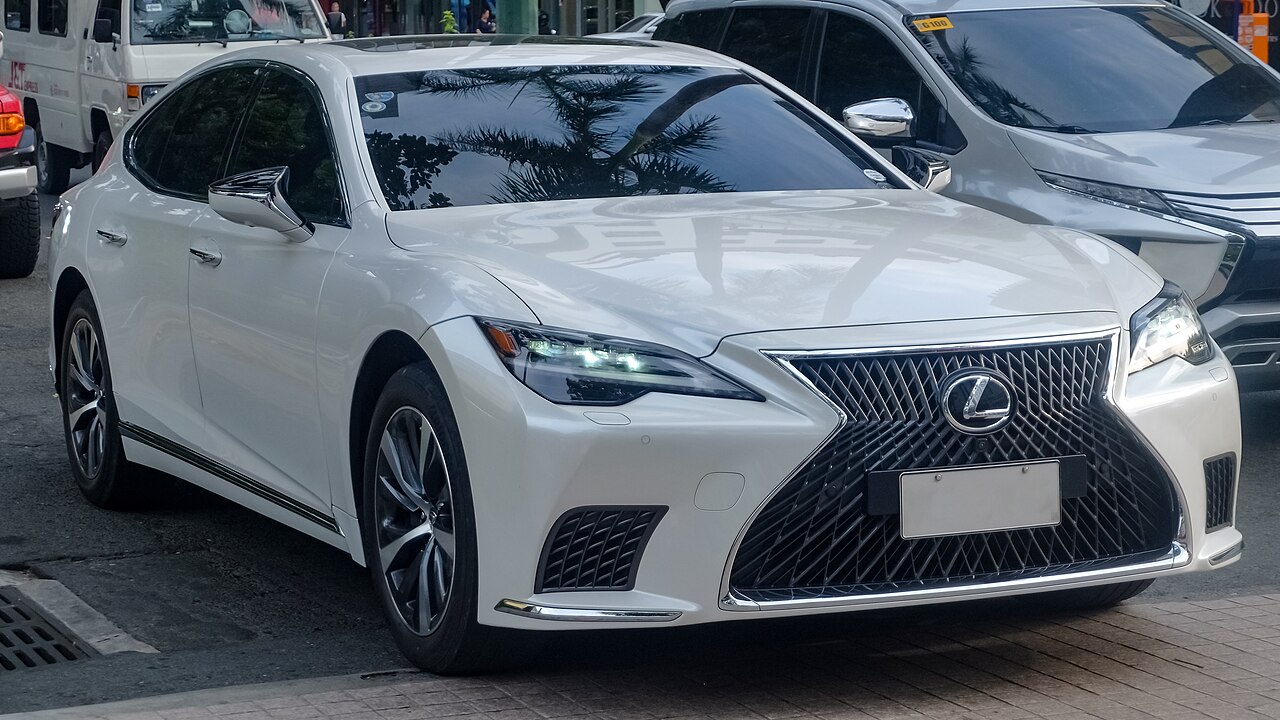 Lexus LS — photograph 1