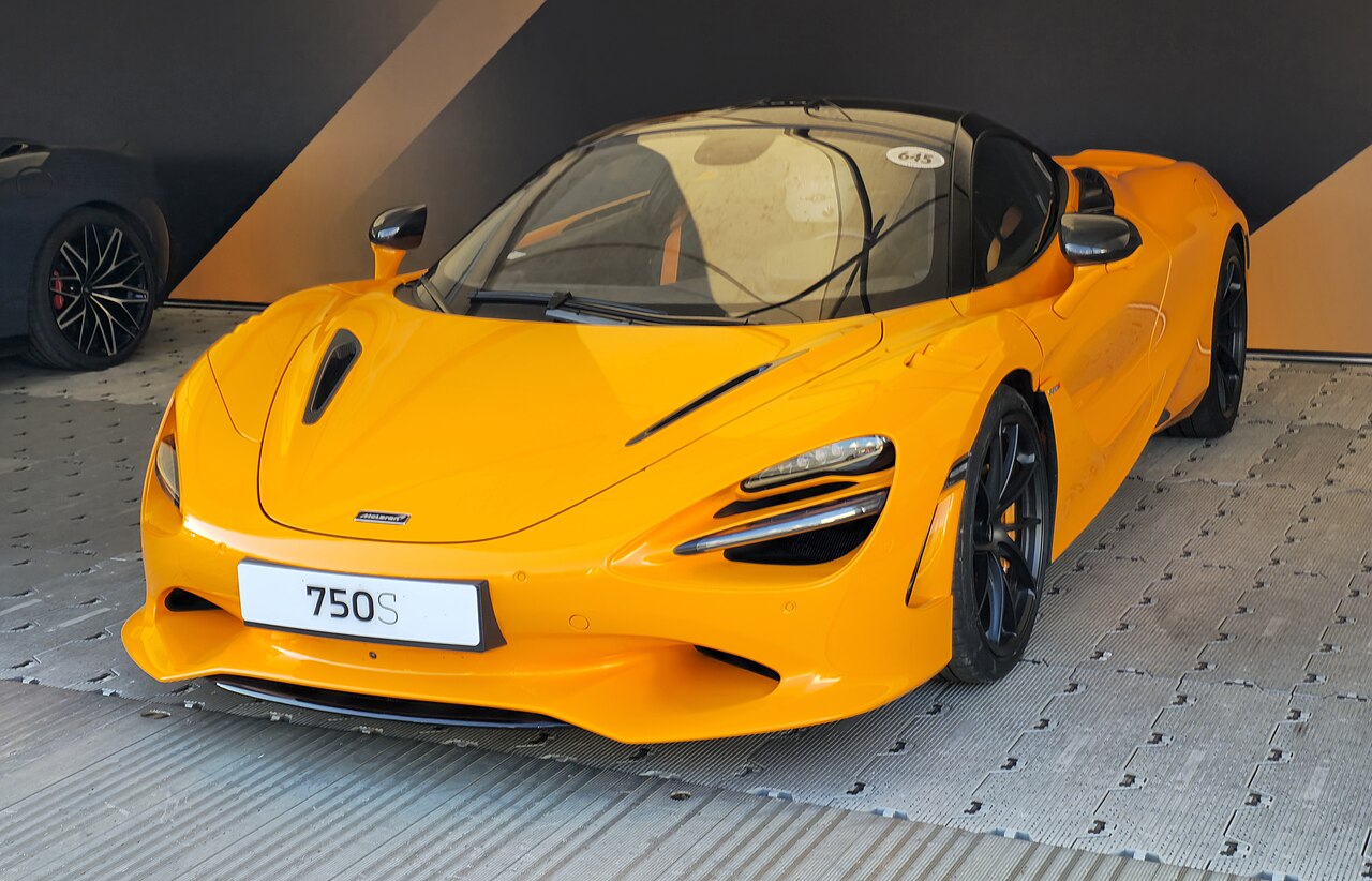 McLaren 750S — photograph 1
