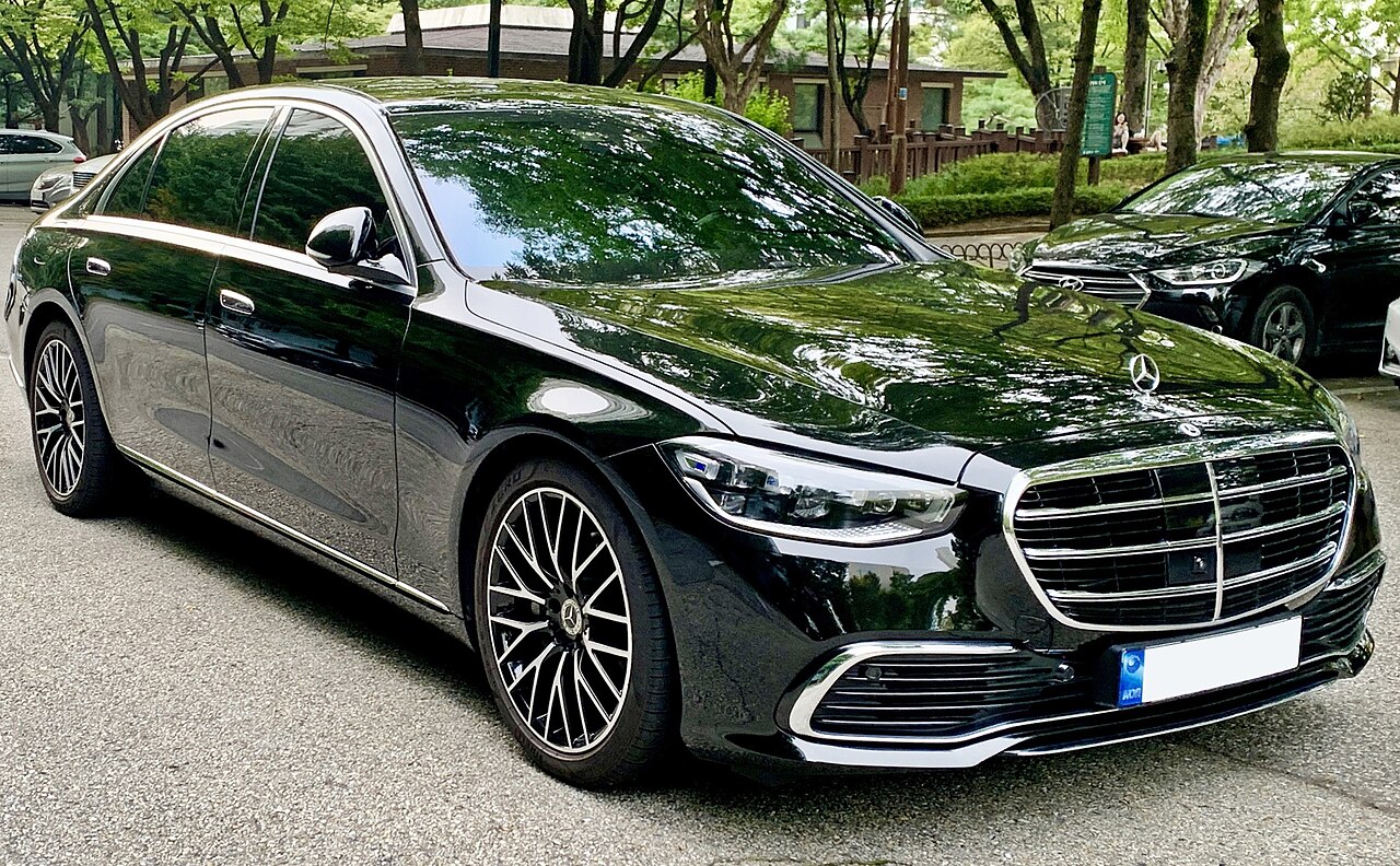 Mercedes-Benz S-Class — photograph 1
