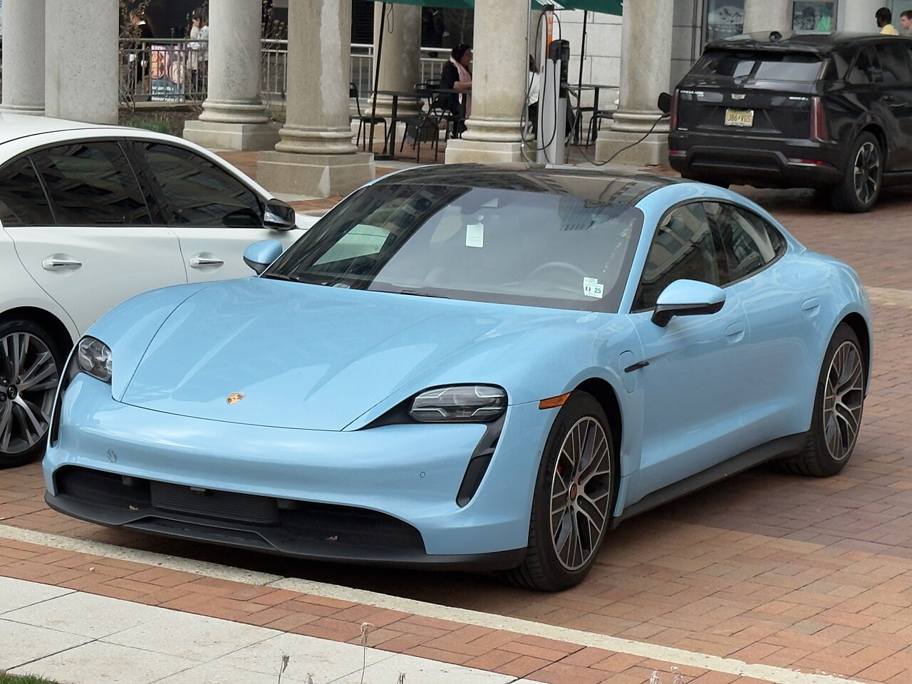 Porsche Taycan — photograph 1