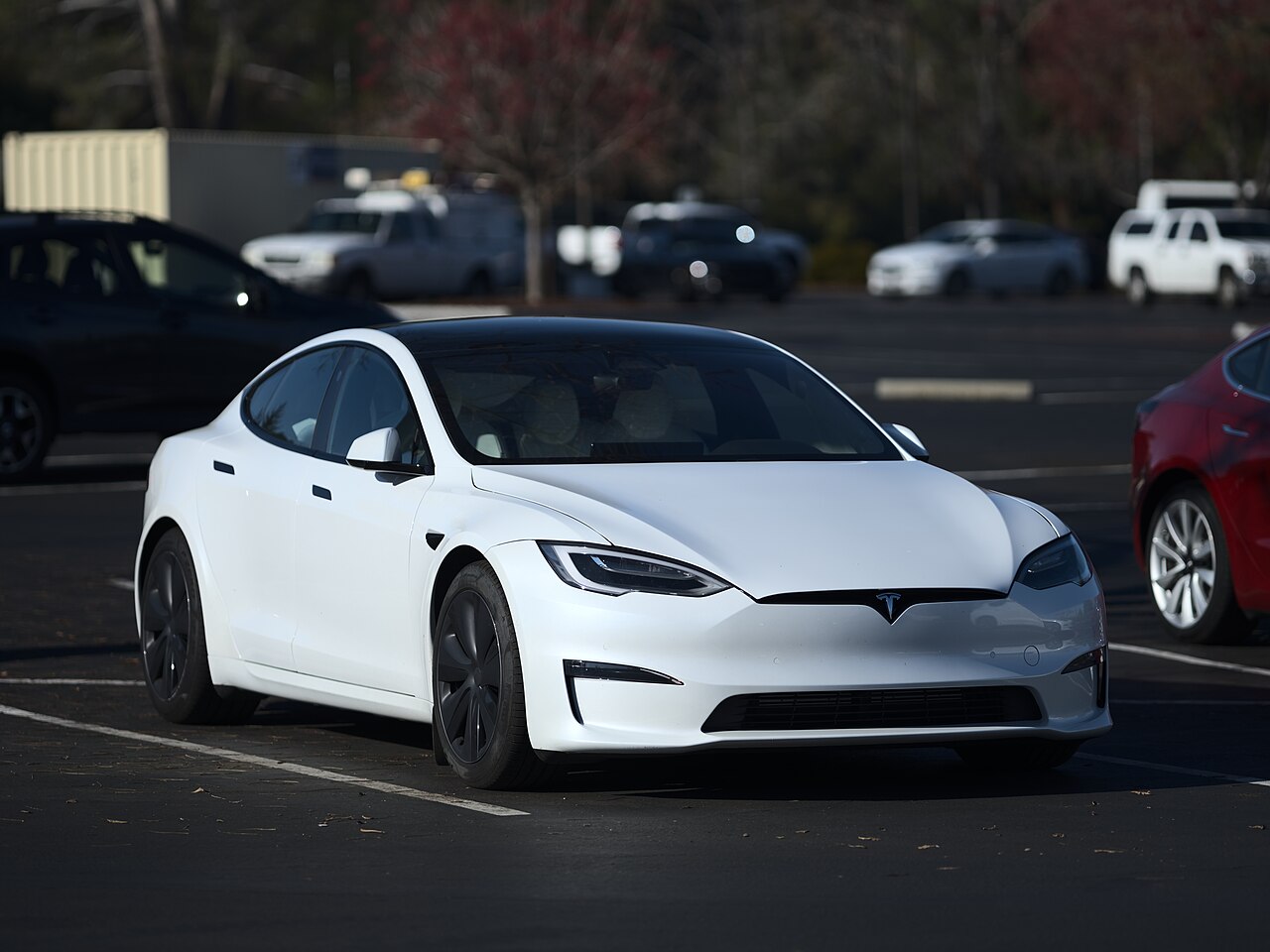 Tesla Model S — photograph 1